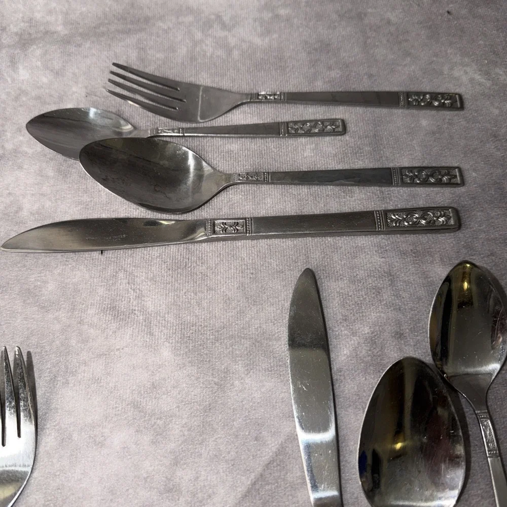 16 Pieces Customcraft CUS3 Stainless Textured Silverware Flatware Taiwan